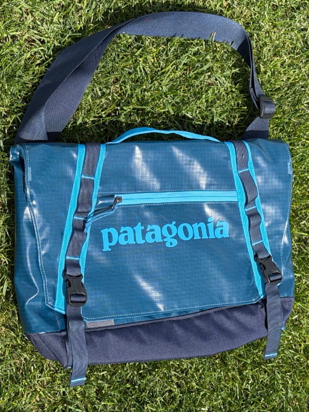 Patagonia NWOT Black Hole Mini Messenger Teal Navy 12L New 49321